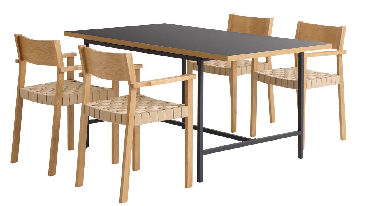 EGUM L160 Tisch schwarz/eiche + 4 VADEHAVET Stühle eiche JYSK