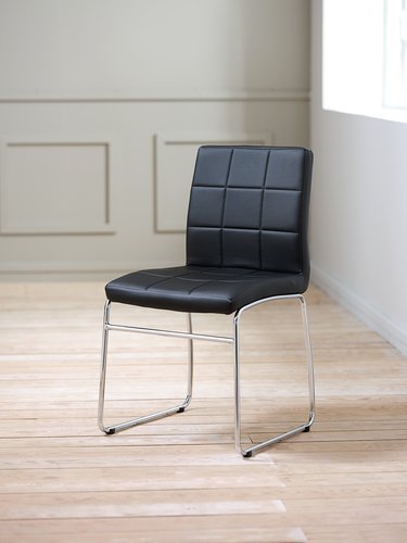 Jídelní židle HAMMEL černá koženka/chrom