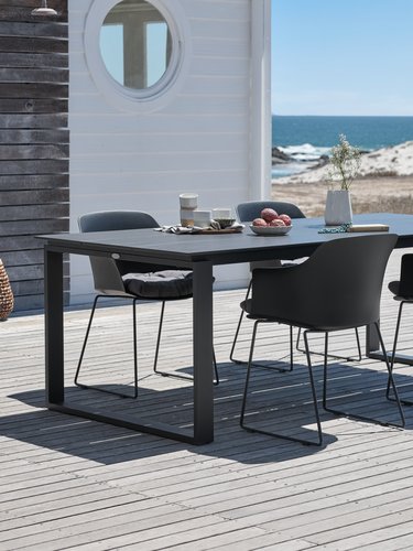 KOPERVIK Μ215 τραπέζι γκρι + 4 SANDVED καρέκλες μαύρο