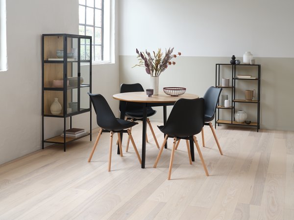JEGIND Ø105 Tisch eiche + 4 KASTRUP Stühle schwarz