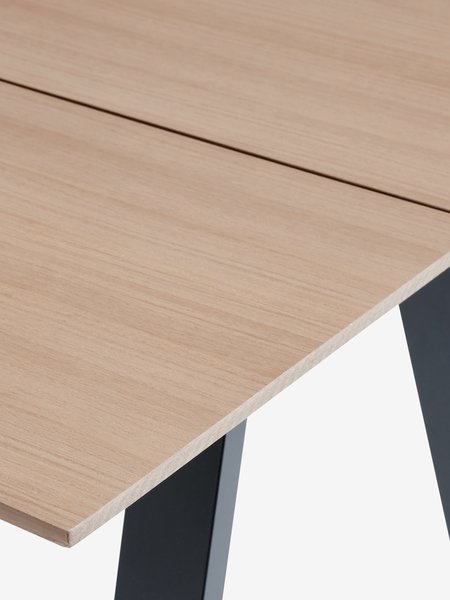 FAUSING L220 bord natur + 4 NABE stol sort