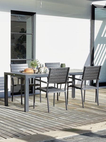 Mesa MADERUP L205 + 4 sillas PADHOLM negro