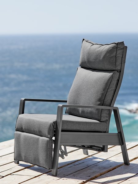 Garden lounge chair VONGE black