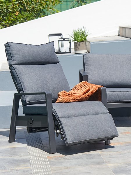 Garden lounge chair VONGE black
