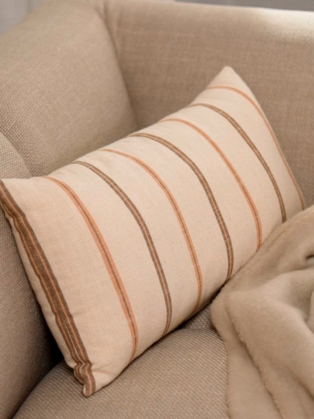 Cushion ENGKLOKKE 30x60 beige/brown