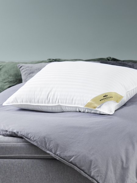 Fibre pillow 50x70 KRONBORG SVALIA medium