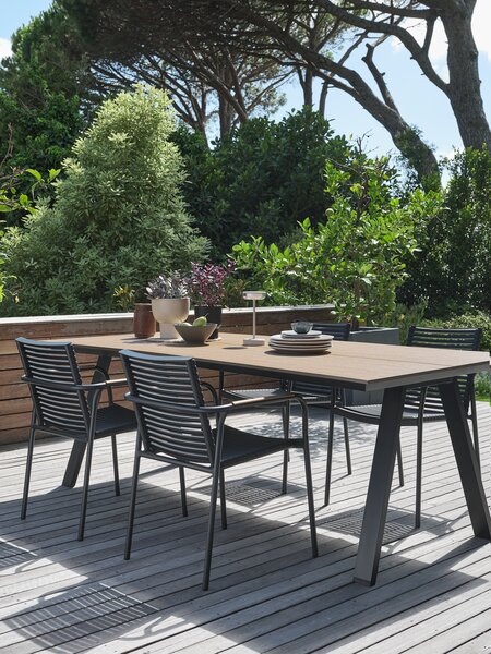 FAUSING L220 bord natur + 4 NABE stol sort