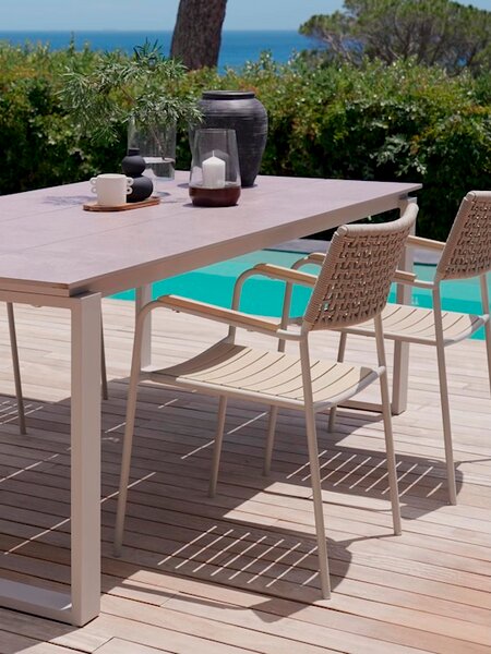Chaise empilable AJSTRUP beige