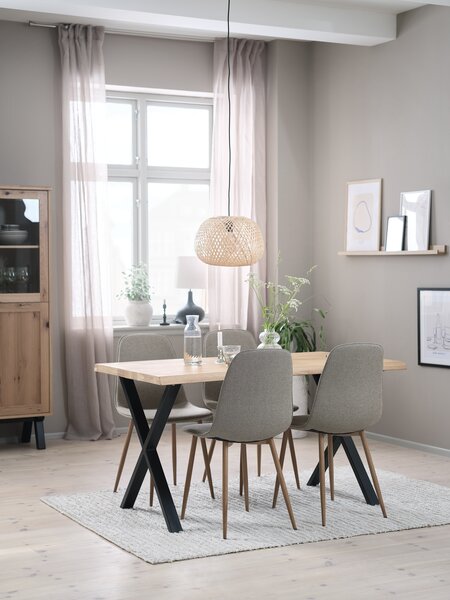 ROSLEV L140 tafel naturel eiken + 4 BISTRUP stoelen zand