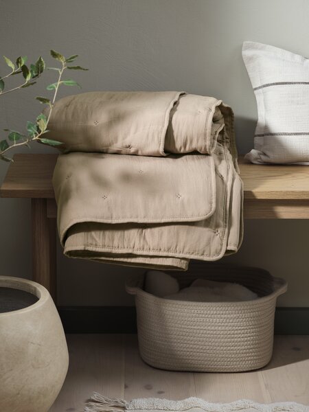 Manta acolchada SKOGSTRY 130x180 arena oscuro