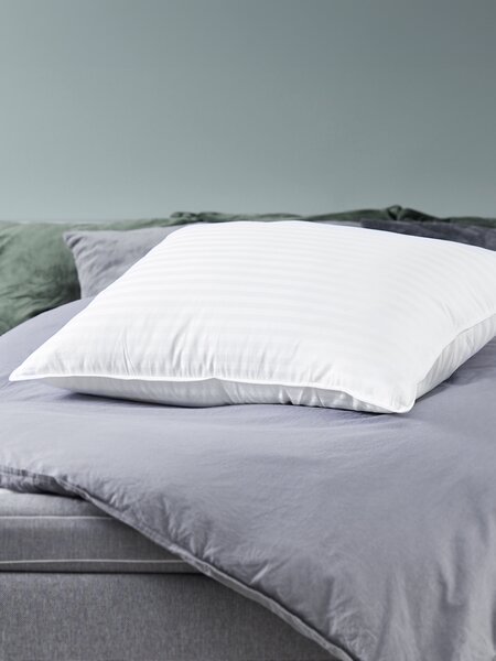 Fibre pillow 50x70 KRONBORG SVALIA medium