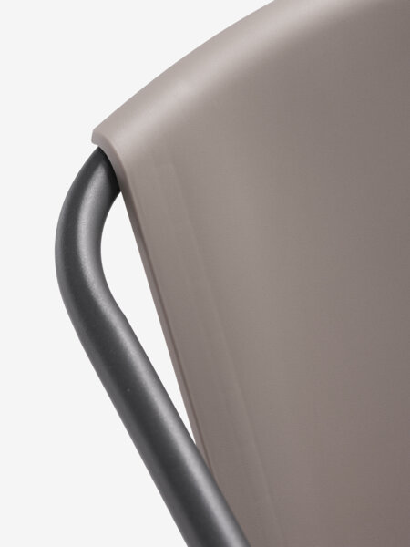 Silla apilable MODUM arena oscuro