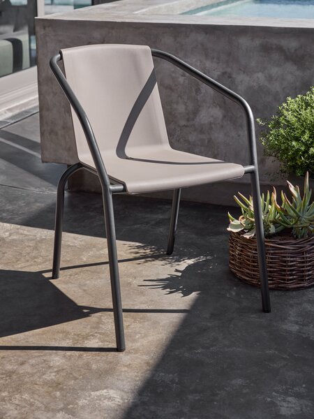 Silla apilable MODUM arena oscuro