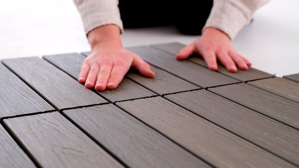 Terrasseflise GRAVAND B30xL30 kunsttræ grå 9 stk/sæt