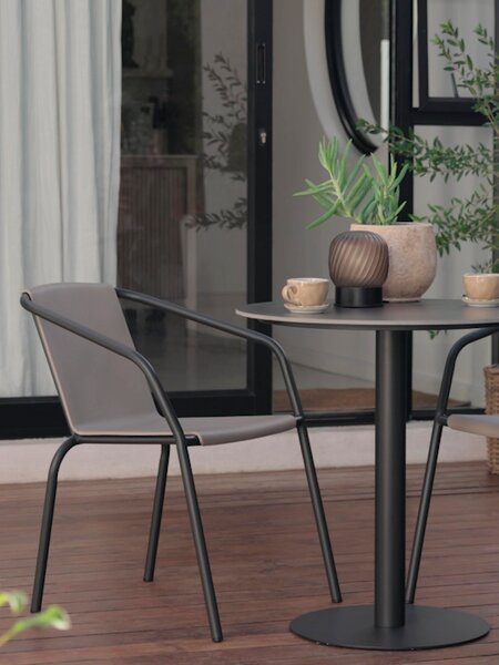 Sedia impilabile MODUM color sabbia scuro