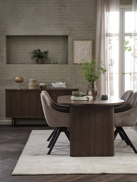 LYNGVIG L180/260 bord mørk eik + 4 ROSTRUP stol sand/svart